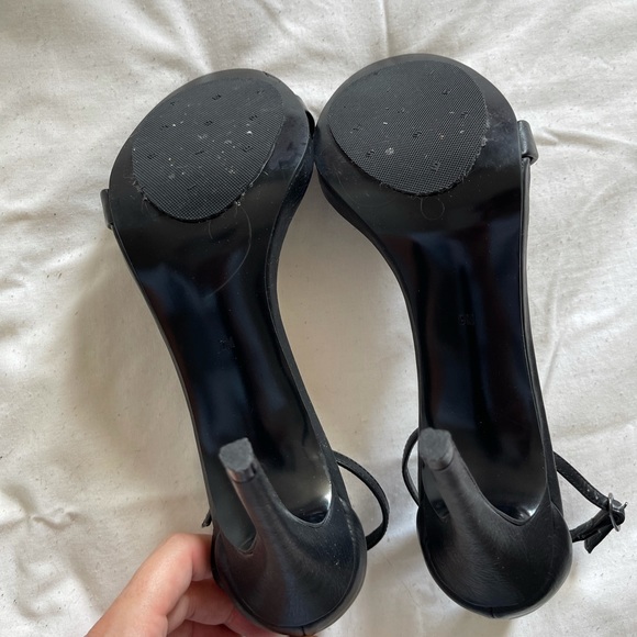 Steve Madden. Black thin strap heels. Size:9. - Picture 4 of 4